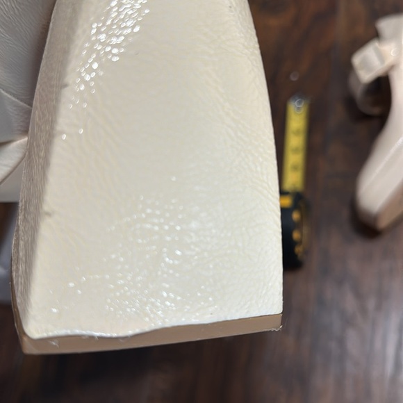 Mary Jane Khiara Shiny Textured Cream Platform Patent Leather Block Heels - Picture 16 of 16